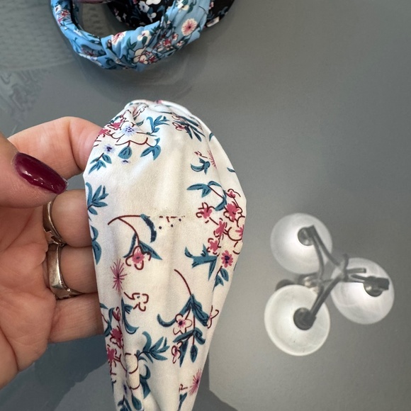 A lot of 4, custom, handmade, floral print headbands (purchased from Etsy) - Picture 13 of 15